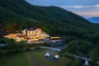 Jingsu, Starry Sky Swimming Pool Bar, Mountain View and River Tracing Parent Child Resort Villa 안지 허화산 래프팅 서비스 센터 주변 호텔