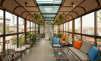 Le Parfum Apartment and Hotel