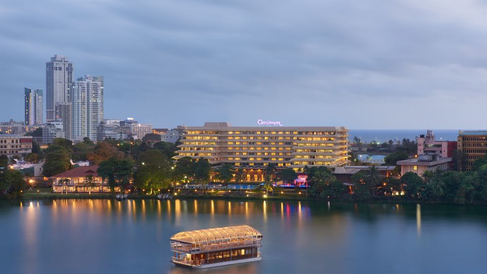 Cinnamon Lakeside