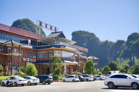 Yangchun Dragon Palace Hotel Отели рядом с достопримечательностью «Chunwan Scenic Area»