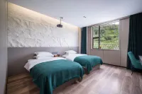 Kangding Kexiu Ambok Homestay (318 National Road)