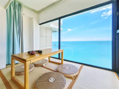 April Day Sea View Apartment