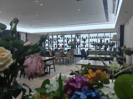 Jianzhi Hotel (Urumqi People's Square) Отели рядом с достопримечательностью «Xinjiang Institute of Engineering»