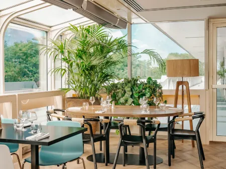 Novotel Paris Centre Tour Eiffel Отели рядом с достопримечательностью «Эйфелева башня»