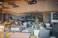 Giraffe Beach Hotel