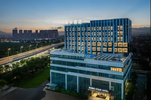 Tai Zhou Hai Ling Ying Chun Dong Lu Atour Hotel