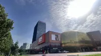 Vienna Hotel (Xiangcheng Yingbin Avenue Wanda Plaza) Hotels near Xiangcheng Central Passenger Transport Terminal