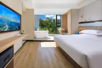 Lijiang Moon View · Quiet Holiday Lakeside Hotel (Guilin Two Rivers & Four Lakes Area)