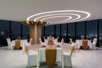 Whiz Luxe Hotel Spazio Surabaya