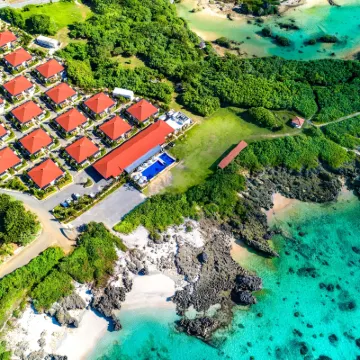 繁花鈷藍海灣珊瑚度假村 鄰近Shigira Beach的酒店