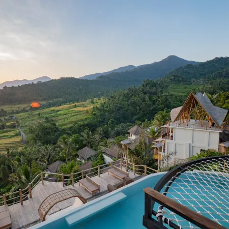 Maha Hills Resort by Mahaprana Experience Отели рядом с достопримечательностью «Водопад Гит-Гит»