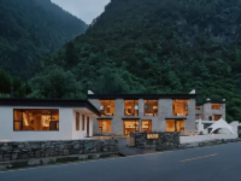 Siguniang Mountain Nation Park Hotel（The most popular and convenient hotel for overseas guests） โรงแรมในเซี่ยวจิน