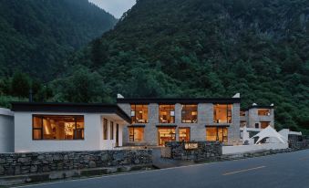 From a beautiful dream Hotel(Shuangqiaogou Scenic Area Store)