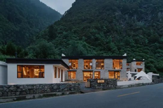 Siguniang Mountain Nation Park Hotel（The most popular and convenient hotel for overseas guests）