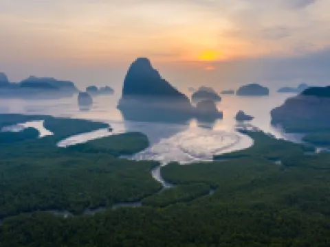 Beyond Skywalk Nangshi Hotels in Takua Thung