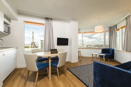 Aparthotel Adagio Paris Centre Tour Eiffel Отели рядом с достопримечательностью «Эйфелева башня»