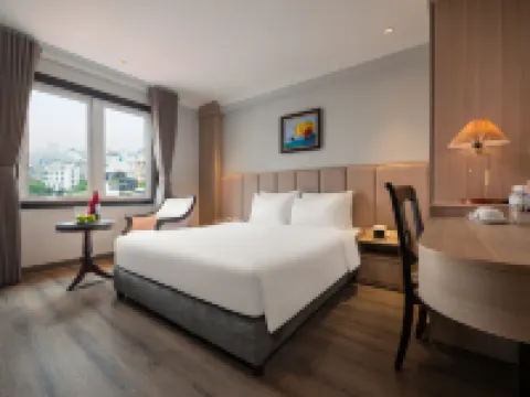 米納西高級酒店 鄰近龍邊火車站的酒店