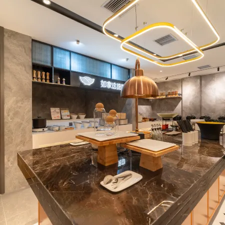 Homeinn Plus Hotel (Cangzhou Municipal Government Qingfeng Building)