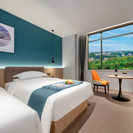 Kelly Smart Cinema Hotel