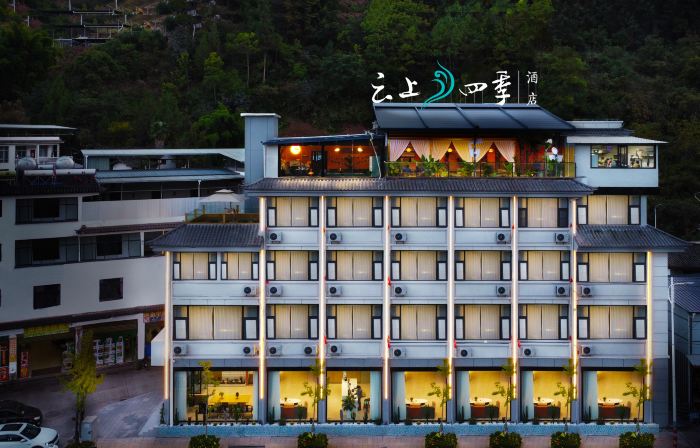 โรงแรมเฟอรี่แลนด์ (หมู่บ้านนั่วเติง หยุนหลง ต้าหลี่)