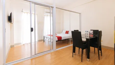 RedDoorz Plus @ Alpina Heights Paranaque