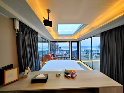 Shuangyuehu Wild Luxury Campsite