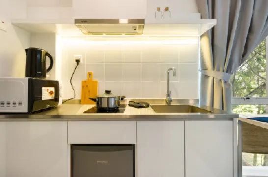 Upstairs Downstairs Co Living Kampung Pandan Hotel berhampiran Institut Kemahiran MARA @ Kuala Lumpur, Pusat Keusahawanan