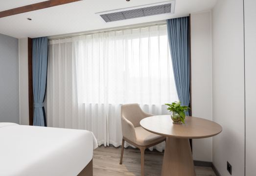 호텔 로비 및 휴게 공간