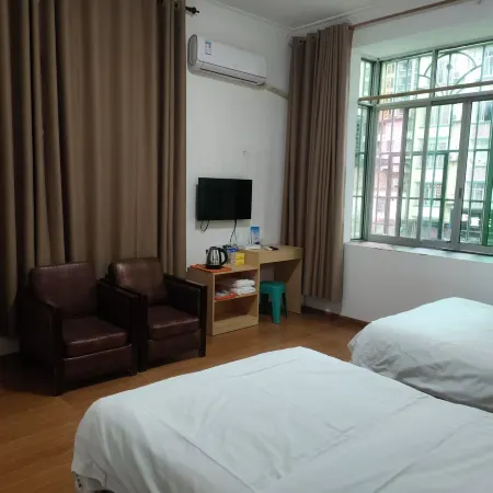 Emperor Hechi Business Hotel