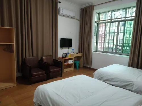 Emperor Hechi Business Hotel - Homestays