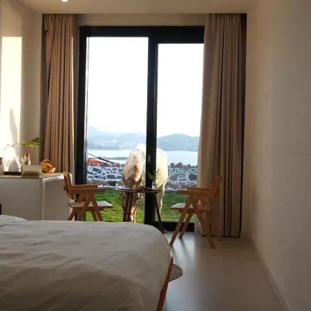 Guaimeng Seaview Beauty Su (Qingzhen Hongfeng Lake Branch)