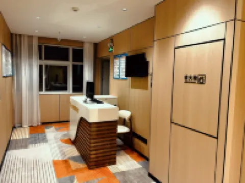 Luoshan Baitao Hotel