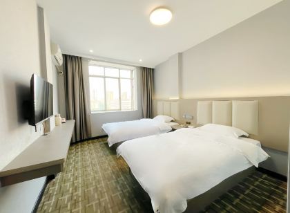 Beiliu Tian Tian Jie Bao Hotel (Beiliu Bus Station Pedestrian Street Food City Store)