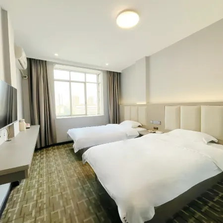 Beiliu Tian Tian Jie Bao Hotel (Beiliu Bus Station Pedestrian Street Food City Store)