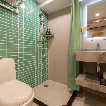 Yifang Hotel (Guangzhou Shangxiajiu Pedestrian Street Yong Qing Fang Отели рядом с достопримечательностью «Ли-Ван»