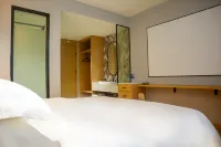 Menglian Zhenglong Hotel