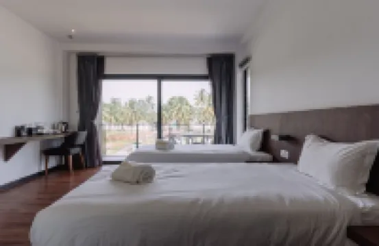 Roxy Sematan Villa & Townhouse Hotels in Lundu