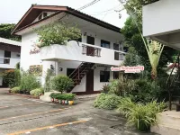 Baan Nuk Anong Hotels near Wat Pra Sing