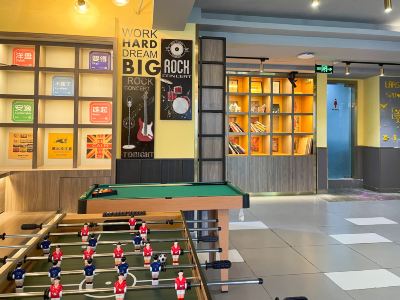 Shuttle International Youth Hotel (Chengdu Kuanzhai Alley & Renmin Park Subway Station Branch)