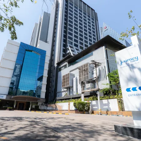 Journeyhub Sukhumvit 26 Отели рядом с достопримечательностью «Станция надземного метро Phrom Phong»