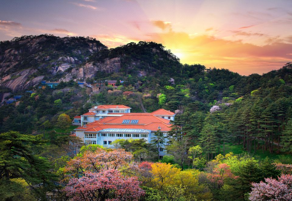 1. 황산 스린 호텔..