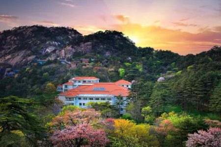 Huangshan Shilin Hotel Отели рядом с достопримечательностью «Tianhai (Huangshan Cloud Sea)»