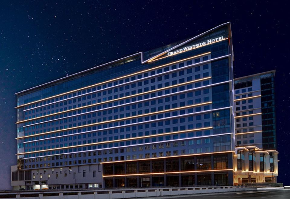 3. 그랜드 웨스트사..