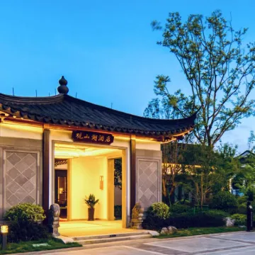 Mountain Lake Hotel in Haining