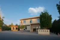 XiLaiyue    Homestay Hotel a Mingsha Mountain and Crescent Moon Spring