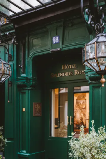 โรงแรมสปลองดิด รอยัล ปารีส - เรอเลส์เอชาโตซ์