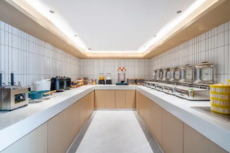 City Comfort Premier Hotel (Leshan Zhanggong Bridge Gourmet Street)