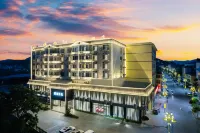 Huaping Dianxi Sunshine Grand Hotel Hotels in Huaping