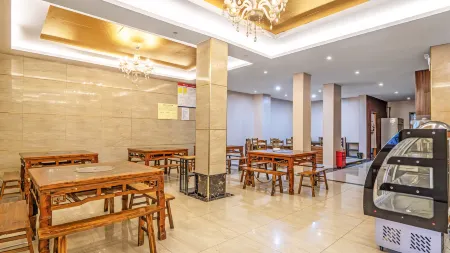 Tianzhu Manor Hotel (Daocheng Yading Branch) Отели рядом с достопримечательностью «Yangmaiyong»