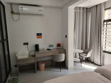 Zhenxiong Jukeyuan Homestay Отели рядом с достопримечательностью «Chishuiyuan Square»